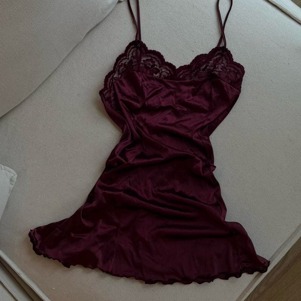 Whimsygoth romantic true vintage wine slip lace trim sexy satin slip - Picture 4 of 8
